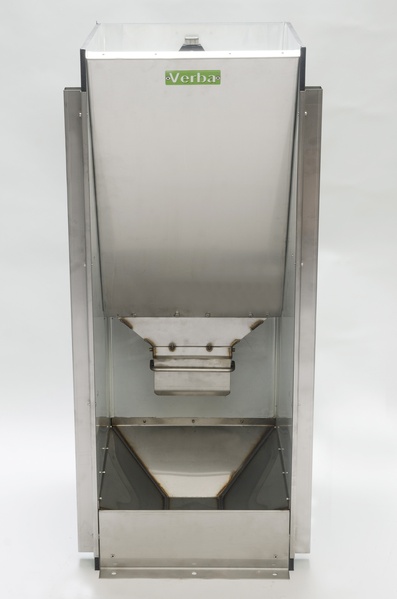 V00-0128 ZBC2 lowered sow feeding trough Feeding trough with a feed valve for gilts and sows kept in groups