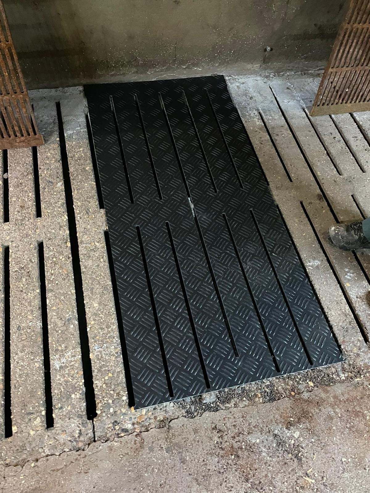 PE sheet for concrete grating